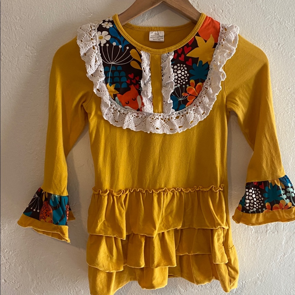 Mustard colored bell sleeve ruffle lace fall holiday Thanksgiving top Approx 6-8